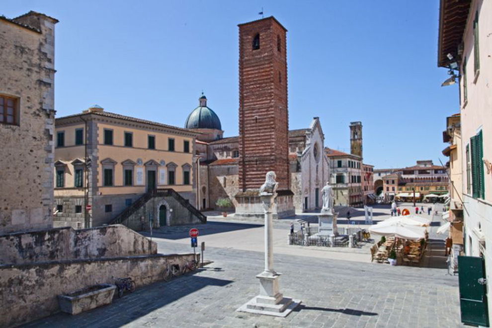 Luxusvillen zum Verkauf in Pietrasanta, ein Juwel in den Hügeln von Lucca