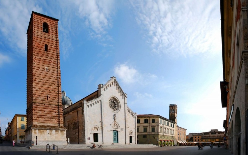 Prestigious apartments for sale in Pietrasanta between art and history