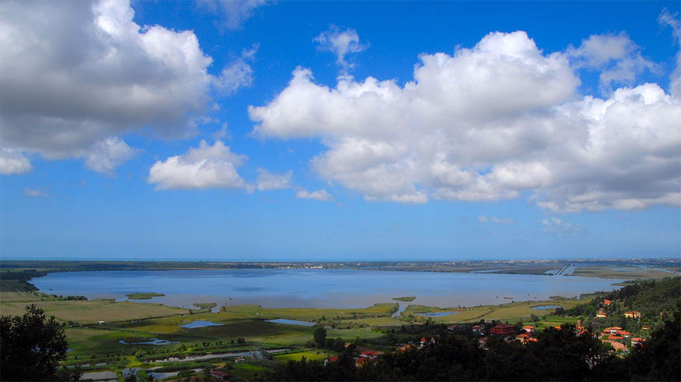 Lake Massaciuccoli, luxury villas and farmhouses for sale, including nature, history and music