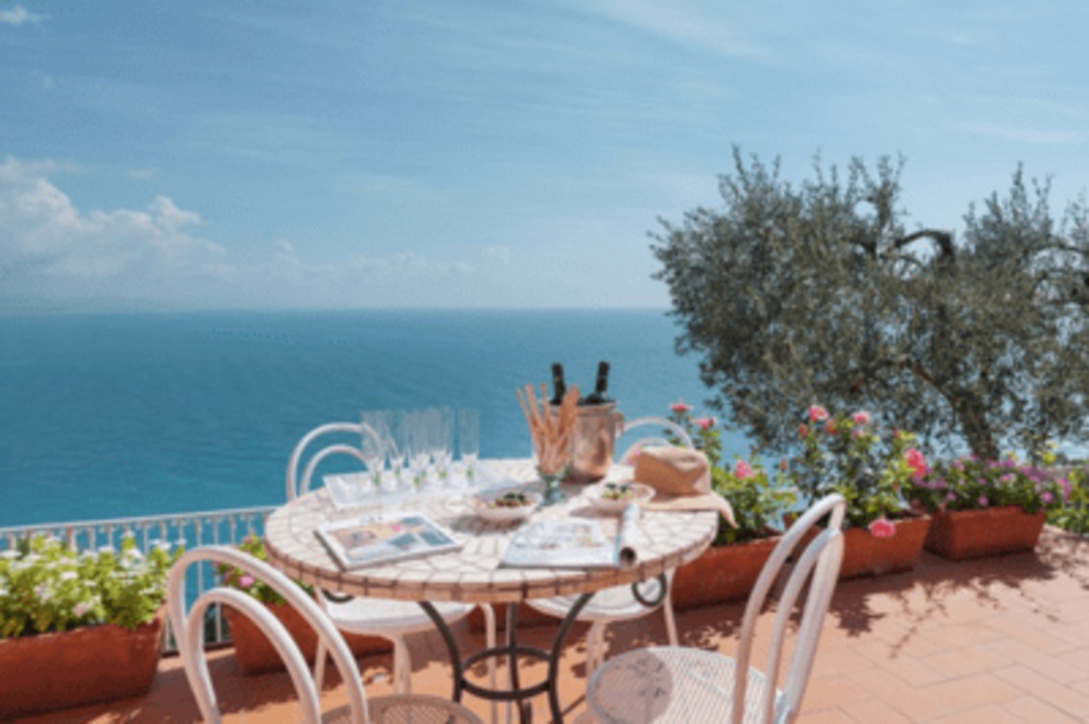 In Ligurien, Punta Bianca, unberührte Orte und Villen zum Verkauf mit Blick auf das Meer