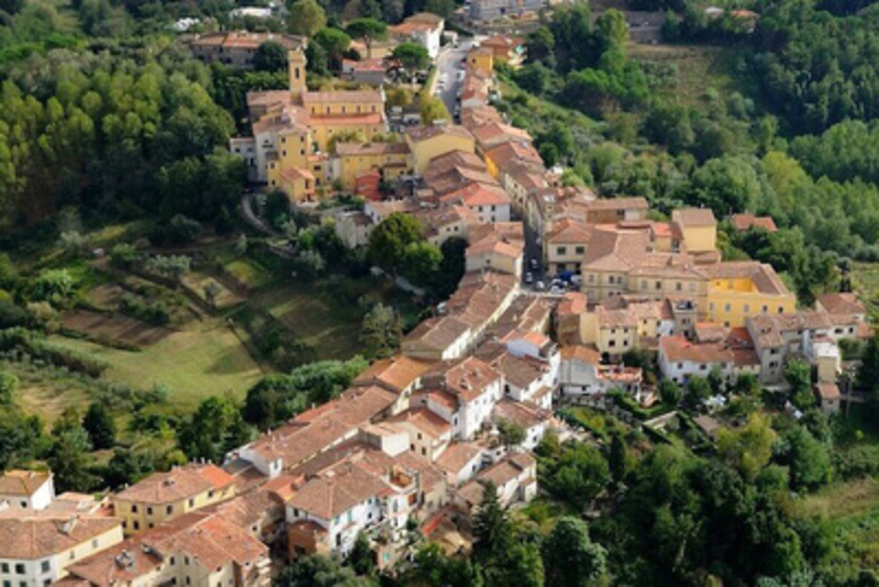 Fauglia, a village in the Pisan Maremma, with its elegant villas for sale