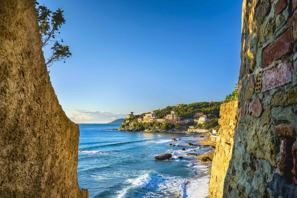Коста дельи Этруски: элитная недвижимость на одном из самых известных участков побережья Италии.