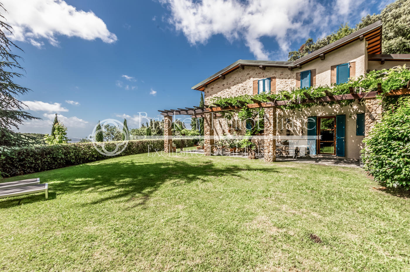 Affascinante villa vista mare in vendita sulle colline di Pietrasanta