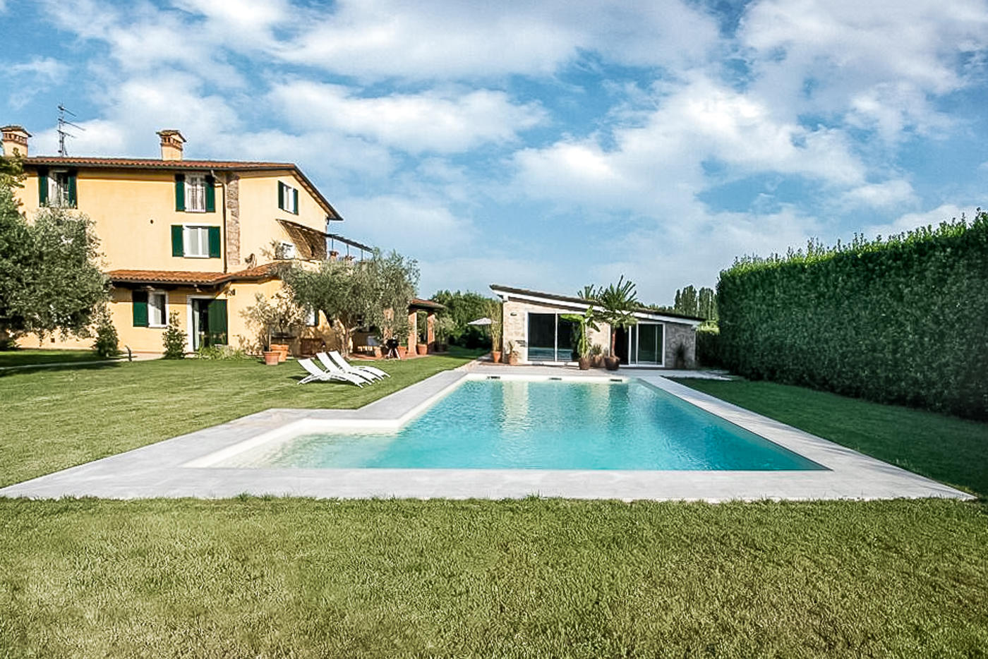 Casale di lusso con piscina in vendita nella campagna di Pietrasanta